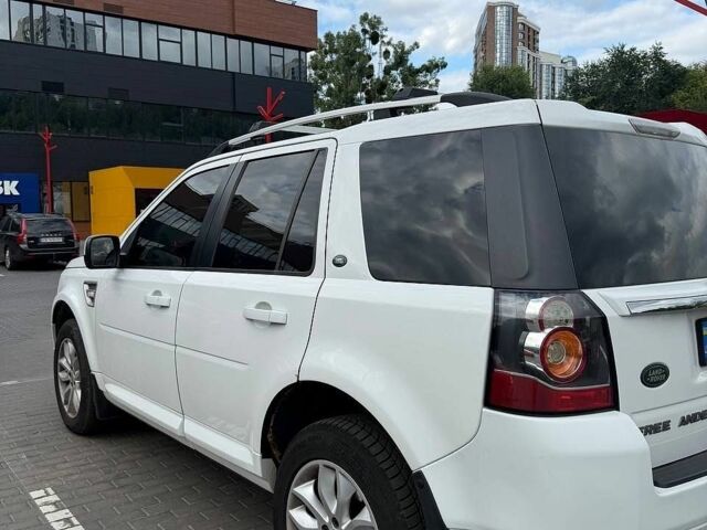 Білий Ленд Ровер Freelander, об'ємом двигуна 2.2 л та пробігом 297 тис. км за 10500 $, фото 2 на Automoto.ua