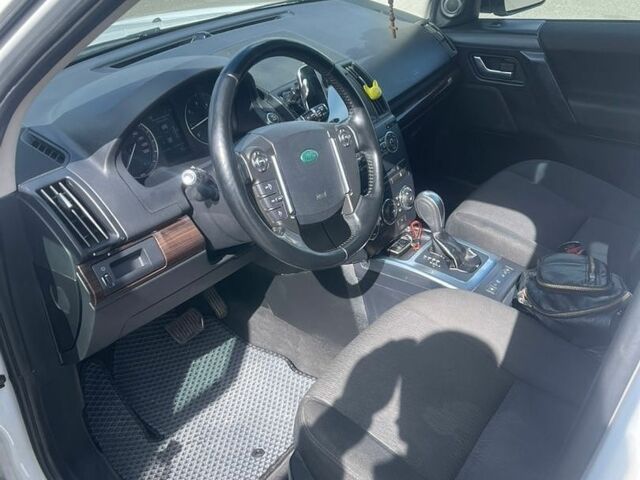 Білий Ленд Ровер Freelander, об'ємом двигуна 2.18 л та пробігом 418 тис. км за 13300 $, фото 11 на Automoto.ua
