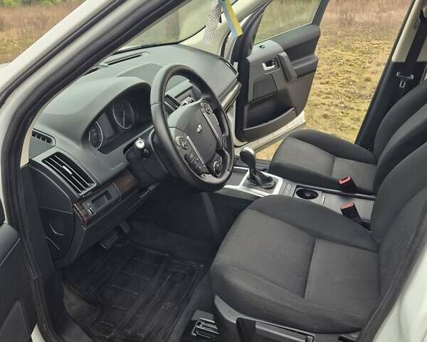 Білий Ленд Ровер Freelander, об'ємом двигуна 2.18 л та пробігом 193 тис. км за 15800 $, фото 8 на Automoto.ua