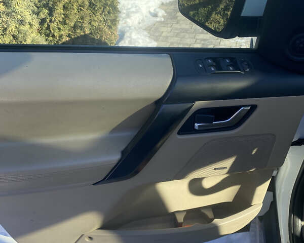 Білий Ленд Ровер Freelander, об'ємом двигуна 2 л та пробігом 310 тис. км за 11800 $, фото 3 на Automoto.ua