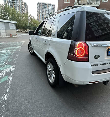 Белый Ленд Ровер Фрилендер, объемом двигателя 2.2 л и пробегом 288 тыс. км за 14000 $, фото 2 на Automoto.ua