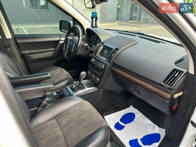 Білий Ленд Ровер Freelander, об'ємом двигуна 2.18 л та пробігом 275 тис. км за 14000 $, фото 23 на Automoto.ua