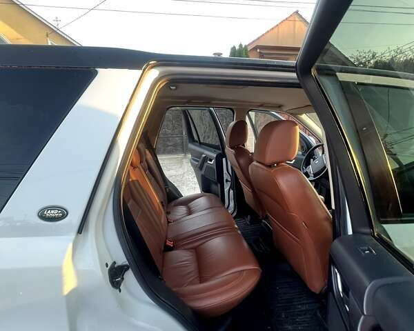 Білий Ленд Ровер Freelander, об'ємом двигуна 2.18 л та пробігом 290 тис. км за 16000 $, фото 10 на Automoto.ua
