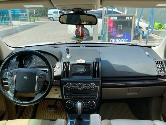 Білий Ленд Ровер Freelander, об'ємом двигуна 2.18 л та пробігом 149 тис. км за 16500 $, фото 9 на Automoto.ua