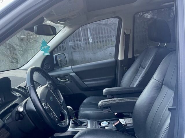 Белый Ленд Ровер Фрилендер, объемом двигателя 2 л и пробегом 200 тыс. км за 10900 $, фото 13 на Automoto.ua