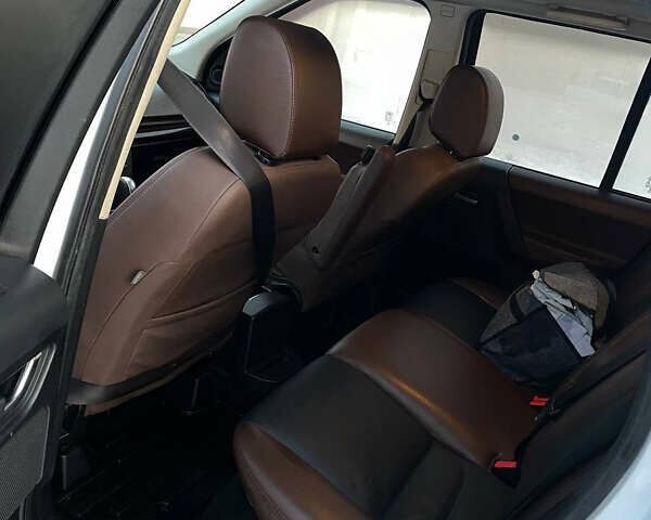 Белый Ленд Ровер Фрилендер, объемом двигателя 2.18 л и пробегом 207 тыс. км за 11500 $, фото 7 на Automoto.ua