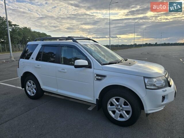 Білий Ленд Ровер Freelander, об'ємом двигуна 2.18 л та пробігом 262 тис. км за 12000 $, фото 5 на Automoto.ua