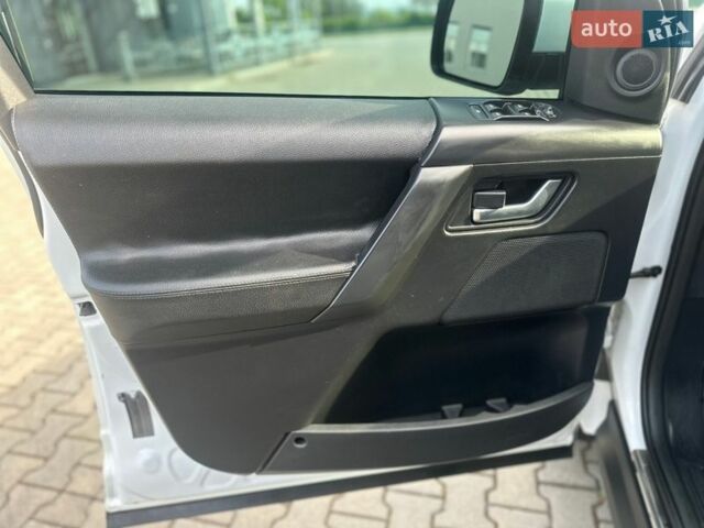 Білий Ленд Ровер Freelander, об'ємом двигуна 2.18 л та пробігом 275 тис. км за 14000 $, фото 15 на Automoto.ua
