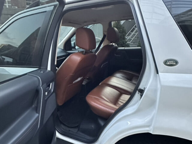 Білий Ленд Ровер Freelander, об'ємом двигуна 2.2 л та пробігом 288 тис. км за 12700 $, фото 7 на Automoto.ua