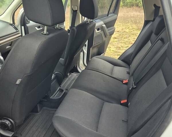Білий Ленд Ровер Freelander, об'ємом двигуна 2.18 л та пробігом 193 тис. км за 15800 $, фото 10 на Automoto.ua