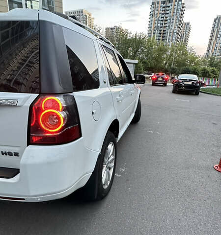 Белый Ленд Ровер Фрилендер, объемом двигателя 2.2 л и пробегом 288 тыс. км за 14000 $, фото 3 на Automoto.ua