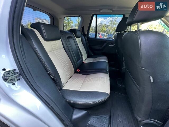 Білий Ленд Ровер Freelander, об'ємом двигуна 2.18 л та пробігом 347 тис. км за 12490 $, фото 10 на Automoto.ua