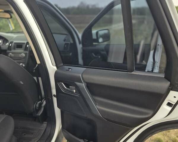 Білий Ленд Ровер Freelander, об'ємом двигуна 2.18 л та пробігом 193 тис. км за 15800 $, фото 14 на Automoto.ua