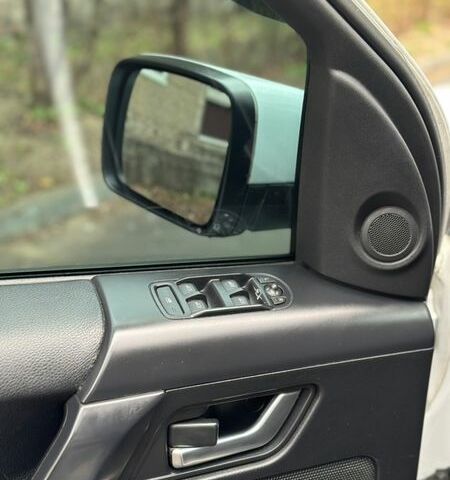 Белый Ленд Ровер Фрилендер, объемом двигателя 2.18 л и пробегом 275 тыс. км за 14200 $, фото 18 на Automoto.ua