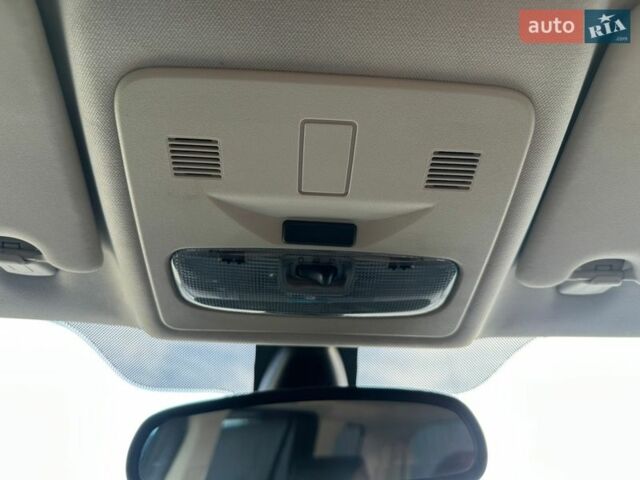 Білий Ленд Ровер Freelander, об'ємом двигуна 2.18 л та пробігом 275 тис. км за 14000 $, фото 35 на Automoto.ua