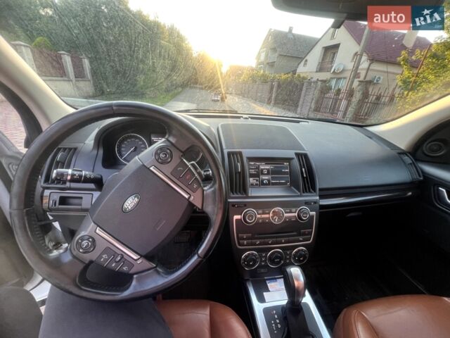 Білий Ленд Ровер Freelander, об'ємом двигуна 2.18 л та пробігом 290 тис. км за 15000 $, фото 8 на Automoto.ua