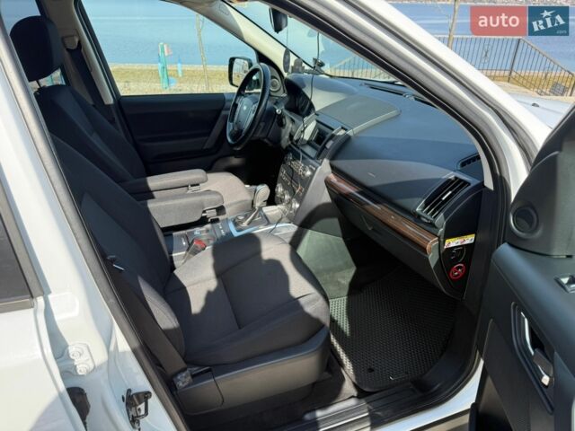 Білий Ленд Ровер Freelander, об'ємом двигуна 2.18 л та пробігом 85 тис. км за 16000 $, фото 10 на Automoto.ua