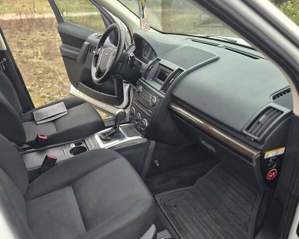 Білий Ленд Ровер Freelander, об'ємом двигуна 2.18 л та пробігом 193 тис. км за 15800 $, фото 17 на Automoto.ua