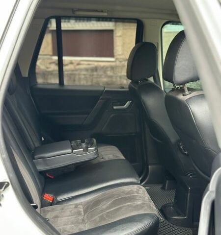 Белый Ленд Ровер Фрилендер, объемом двигателя 2.18 л и пробегом 275 тыс. км за 14200 $, фото 28 на Automoto.ua