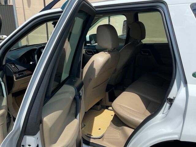 Білий Ленд Ровер Freelander, об'ємом двигуна 2.18 л та пробігом 149 тис. км за 16500 $, фото 8 на Automoto.ua