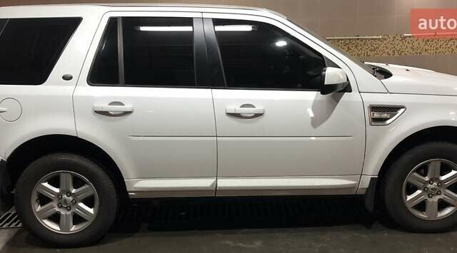 Білий Ленд Ровер Freelander, об'ємом двигуна 2.18 л та пробігом 132 тис. км за 15500 $, фото 5 на Automoto.ua