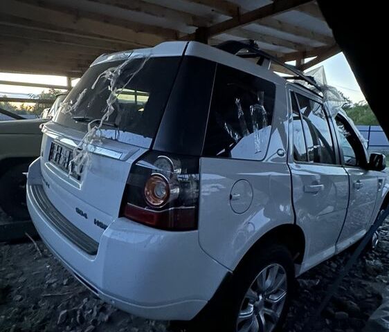 Білий Ленд Ровер Freelander, об'ємом двигуна 2.2 л та пробігом 158 тис. км за 8000 $, фото 5 на Automoto.ua