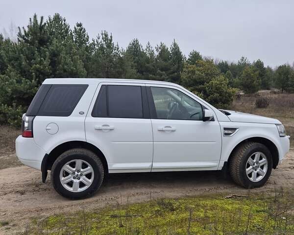 Білий Ленд Ровер Freelander, об'ємом двигуна 2.18 л та пробігом 193 тис. км за 15800 $, фото 5 на Automoto.ua