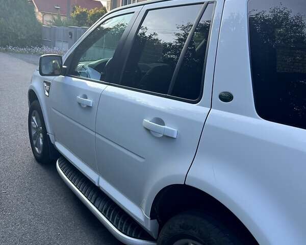 Білий Ленд Ровер Freelander, об'ємом двигуна 2.18 л та пробігом 290 тис. км за 16000 $, фото 4 на Automoto.ua