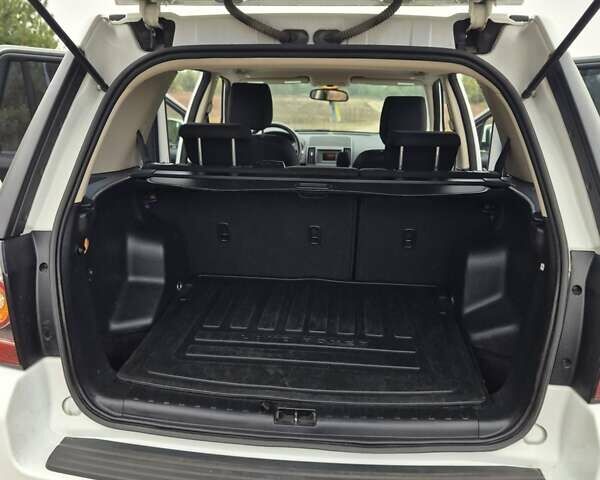 Білий Ленд Ровер Freelander, об'ємом двигуна 2.18 л та пробігом 193 тис. км за 15800 $, фото 12 на Automoto.ua