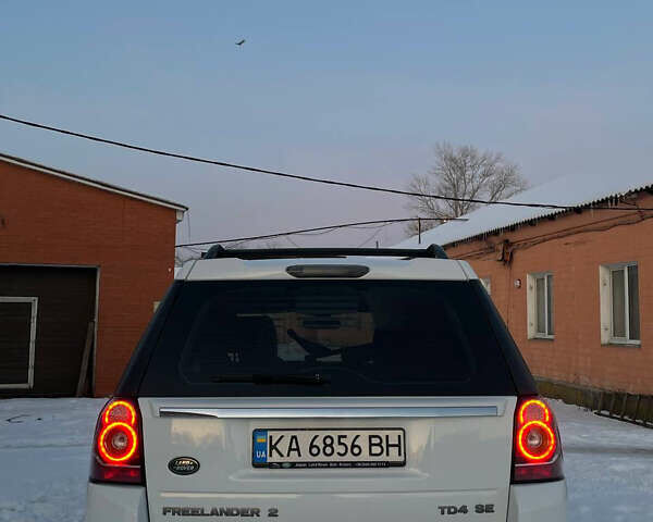 Белый Ленд Ровер Фрилендер, объемом двигателя 2.18 л и пробегом 207 тыс. км за 11500 $, фото 10 на Automoto.ua