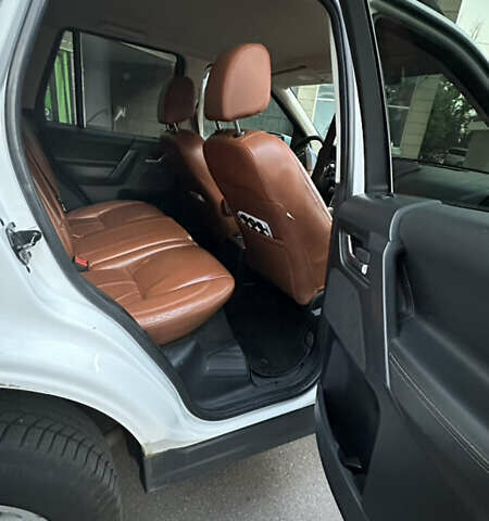 Белый Ленд Ровер Фрилендер, объемом двигателя 2.2 л и пробегом 288 тыс. км за 14000 $, фото 8 на Automoto.ua