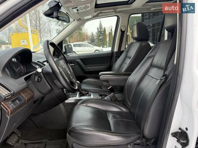 Белый Ленд Ровер Фрилендер, объемом двигателя 2 л и пробегом 212 тыс. км за 12500 $, фото 7 на Automoto.ua