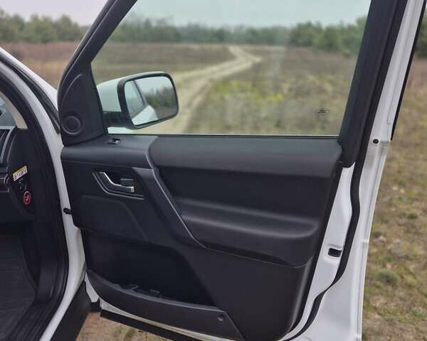 Білий Ленд Ровер Freelander, об'ємом двигуна 2.18 л та пробігом 193 тис. км за 15800 $, фото 16 на Automoto.ua