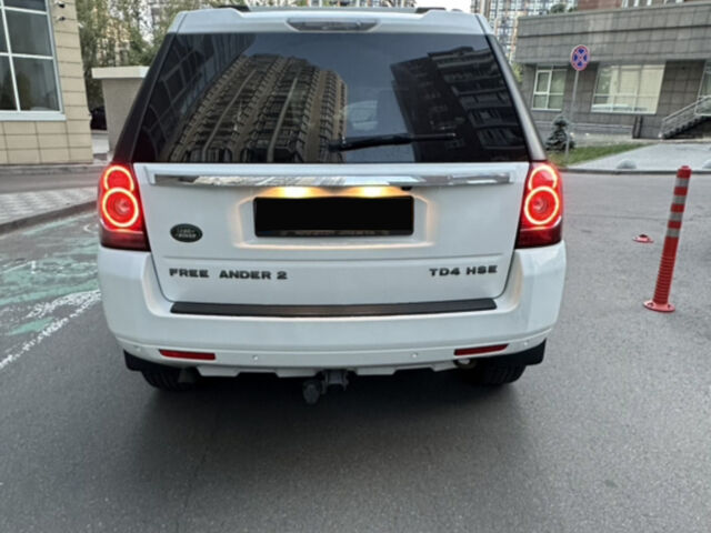 Білий Ленд Ровер Freelander, об'ємом двигуна 2.2 л та пробігом 288 тис. км за 12700 $, фото 4 на Automoto.ua
