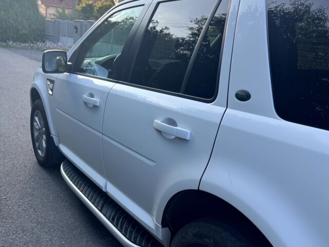 Білий Ленд Ровер Freelander, об'ємом двигуна 2.18 л та пробігом 290 тис. км за 15000 $, фото 4 на Automoto.ua