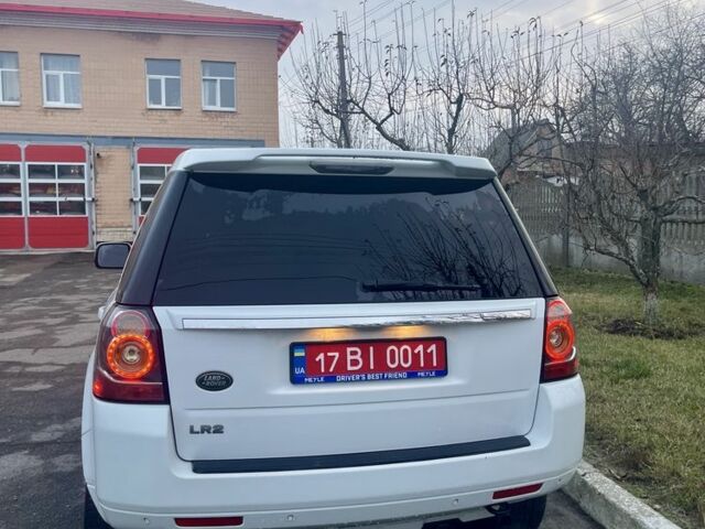 Белый Ленд Ровер Фрилендер, объемом двигателя 2 л и пробегом 200 тыс. км за 10900 $, фото 6 на Automoto.ua