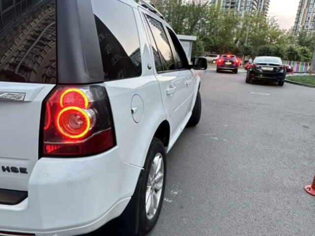 Білий Ленд Ровер Freelander, об'ємом двигуна 2.2 л та пробігом 288 тис. км за 12700 $, фото 3 на Automoto.ua