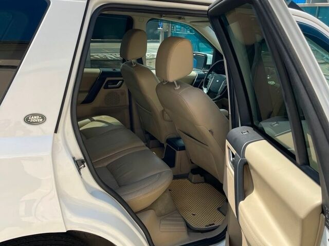 Білий Ленд Ровер Freelander, об'ємом двигуна 2.18 л та пробігом 149 тис. км за 16500 $, фото 15 на Automoto.ua