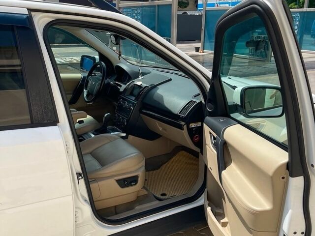Білий Ленд Ровер Freelander, об'ємом двигуна 2.18 л та пробігом 149 тис. км за 16500 $, фото 6 на Automoto.ua