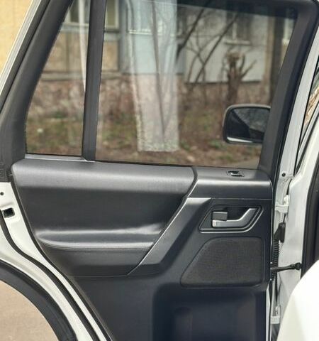 Белый Ленд Ровер Фрилендер, объемом двигателя 2.18 л и пробегом 275 тыс. км за 14200 $, фото 21 на Automoto.ua