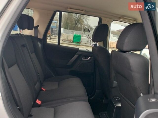 Білий Ленд Ровер Freelander, об'ємом двигуна 2.2 л та пробігом 227 тис. км за 12650 $, фото 44 на Automoto.ua