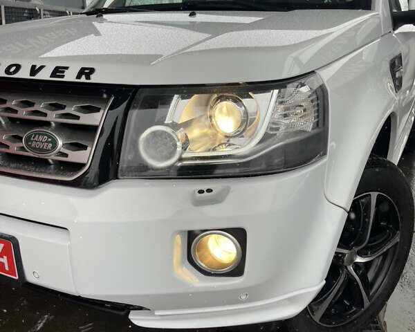 Белый Ленд Ровер Фрилендер, объемом двигателя 2.2 л и пробегом 207 тыс. км за 13950 $, фото 64 на Automoto.ua