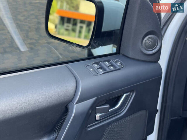 Білий Ленд Ровер Freelander, об'ємом двигуна 2 л та пробігом 236 тис. км за 11900 $, фото 19 на Automoto.ua