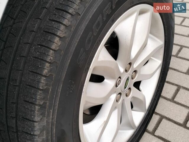 Білий Ленд Ровер Freelander, об'ємом двигуна 2.2 л та пробігом 227 тис. км за 12650 $, фото 46 на Automoto.ua