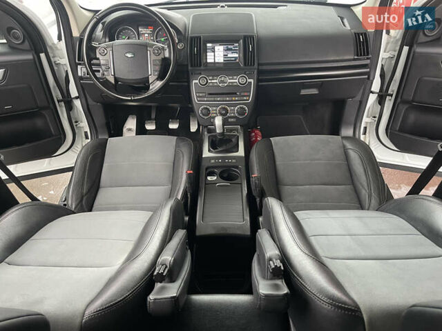 Белый Ленд Ровер Фрилендер, объемом двигателя 2.2 л и пробегом 207 тыс. км за 13950 $, фото 6 на Automoto.ua