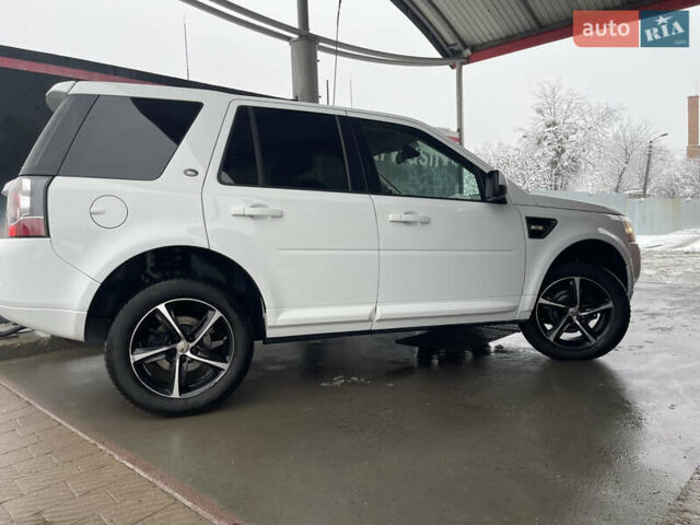 Белый Ленд Ровер Фрилендер, объемом двигателя 2.2 л и пробегом 207 тыс. км за 13950 $, фото 75 на Automoto.ua