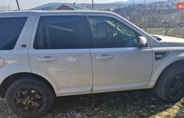 Белый Ленд Ровер Фрилендер, объемом двигателя 2 л и пробегом 250 тыс. км за 12200 $, фото 1 на Automoto.ua