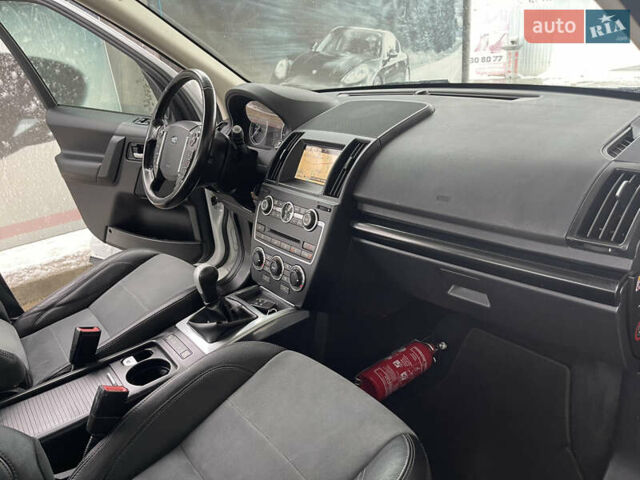 Белый Ленд Ровер Фрилендер, объемом двигателя 2.2 л и пробегом 207 тыс. км за 13950 $, фото 144 на Automoto.ua