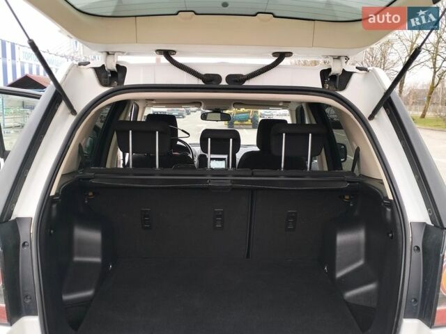 Білий Ленд Ровер Freelander, об'ємом двигуна 2.2 л та пробігом 227 тис. км за 12650 $, фото 27 на Automoto.ua