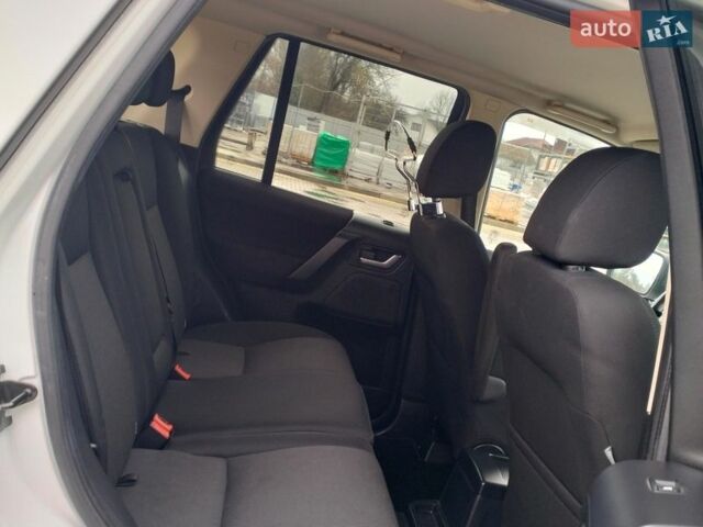 Білий Ленд Ровер Freelander, об'ємом двигуна 2.2 л та пробігом 227 тис. км за 12650 $, фото 42 на Automoto.ua